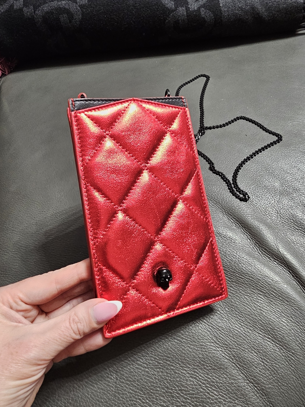 Red Metallic Quilted Crossbody Skull Phone Pouch On Chain - Picture 10 of 13